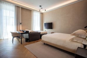 Egyptian cotton sheets, premium bedding, minibar, in-room safe