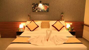 ห้องสตูดิโอสวีท, ระเบียง | 1 ห้องนอน, โต๊ะทำงาน, พื้นที่ทำงานแบบใช้แล็ปท็อป, ผ้าม่านกันแสง