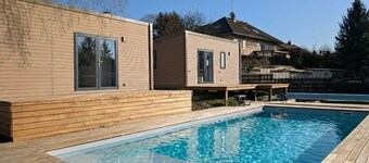 Swimming pool, jacuzzi, terrace and games for young and old, 5km from Switzerland!