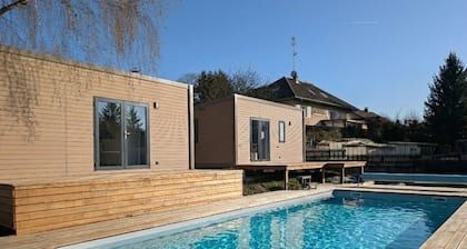 Swimming pool, jacuzzi, terrace and games for young and old, 5km from Switzerland!