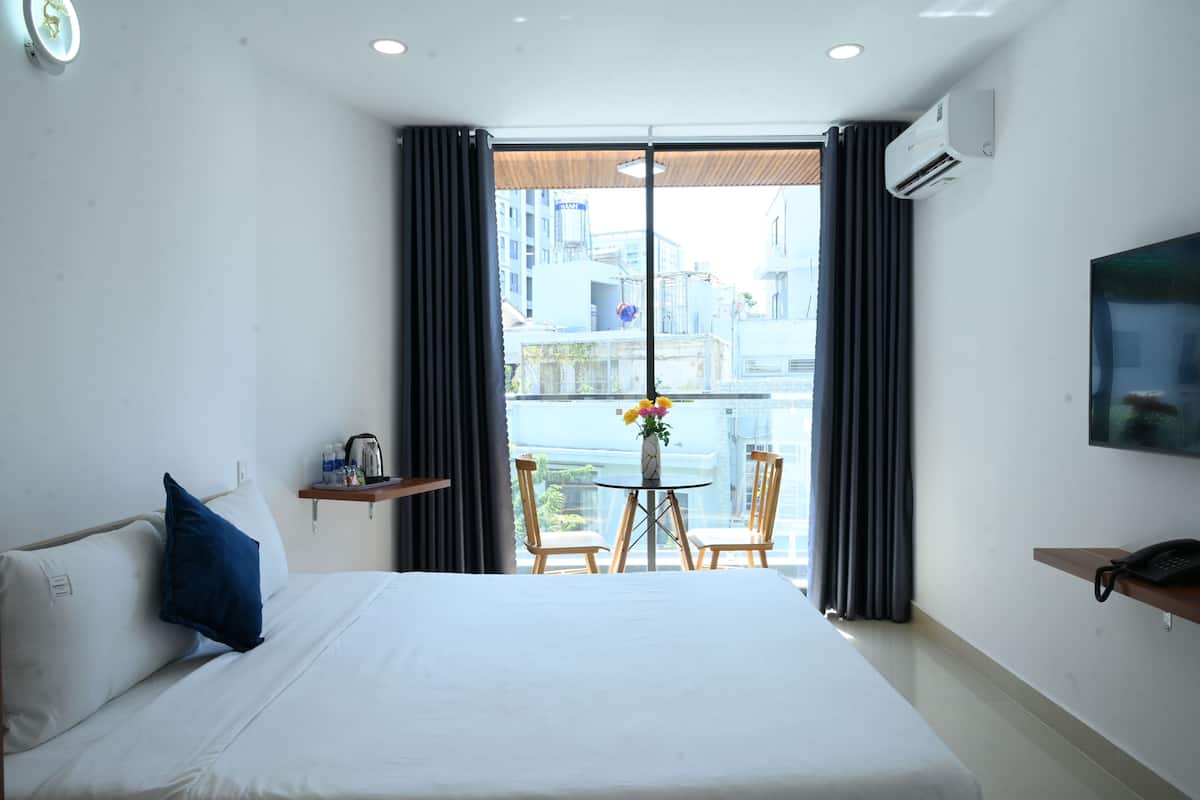 Minibar, desk, laptop workspace, blackout curtains