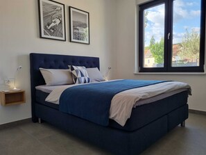 3 室のベッドルーム、セーフティボックス (室内)、アイロン / アイロン台、旅行用ベビーベッド