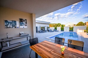 屋外ダイニングエリア