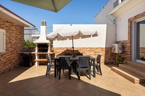 Apartment, 3 Bedrooms, Smoking, Balcony | Outdoor dining
