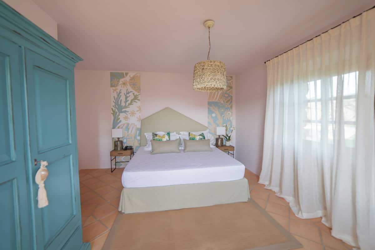 1 bedroom, in-room safe, soundproofing, free WiFi