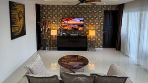 Flat-screen TV - Luxury with Ocean Views&Private Rooftop (Chalong)