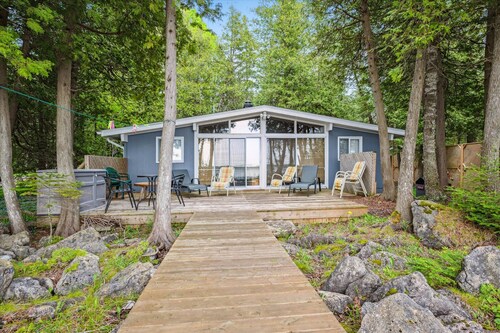 Summer Side of Life – Classic Lakefront Escape