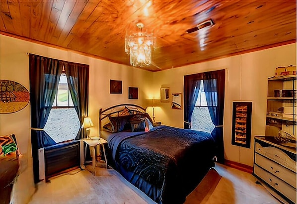 Nhà cơ bản, quang cảnh thung lũng | 2 phòng ngủ, bàn ủi/dụng cụ ủi quần áo