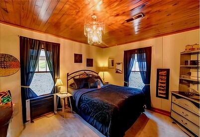 Mama Jeans Pillowville Home