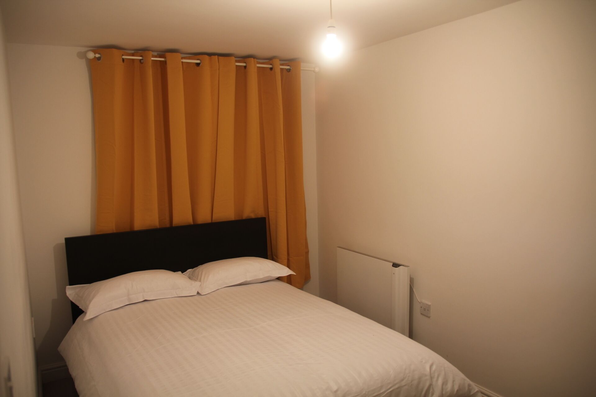 2 Schlafzimmer, Schreibtisch, Bügeleisen/Bügelbrett, WLAN