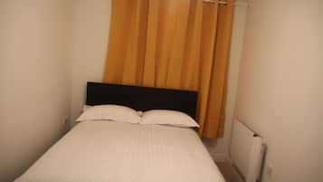 2 Schlafzimmer, Schreibtisch, Bügeleisen/Bügelbrett, WLAN