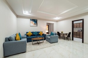 ห้องแฟมิลี่สวีท, วิวเมือง | บริเวณนั่งเล่น | ทีวี