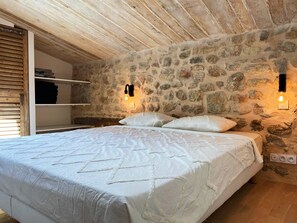 2 quartos, cofres nos quartos, escrivaninha, Wi-Fi