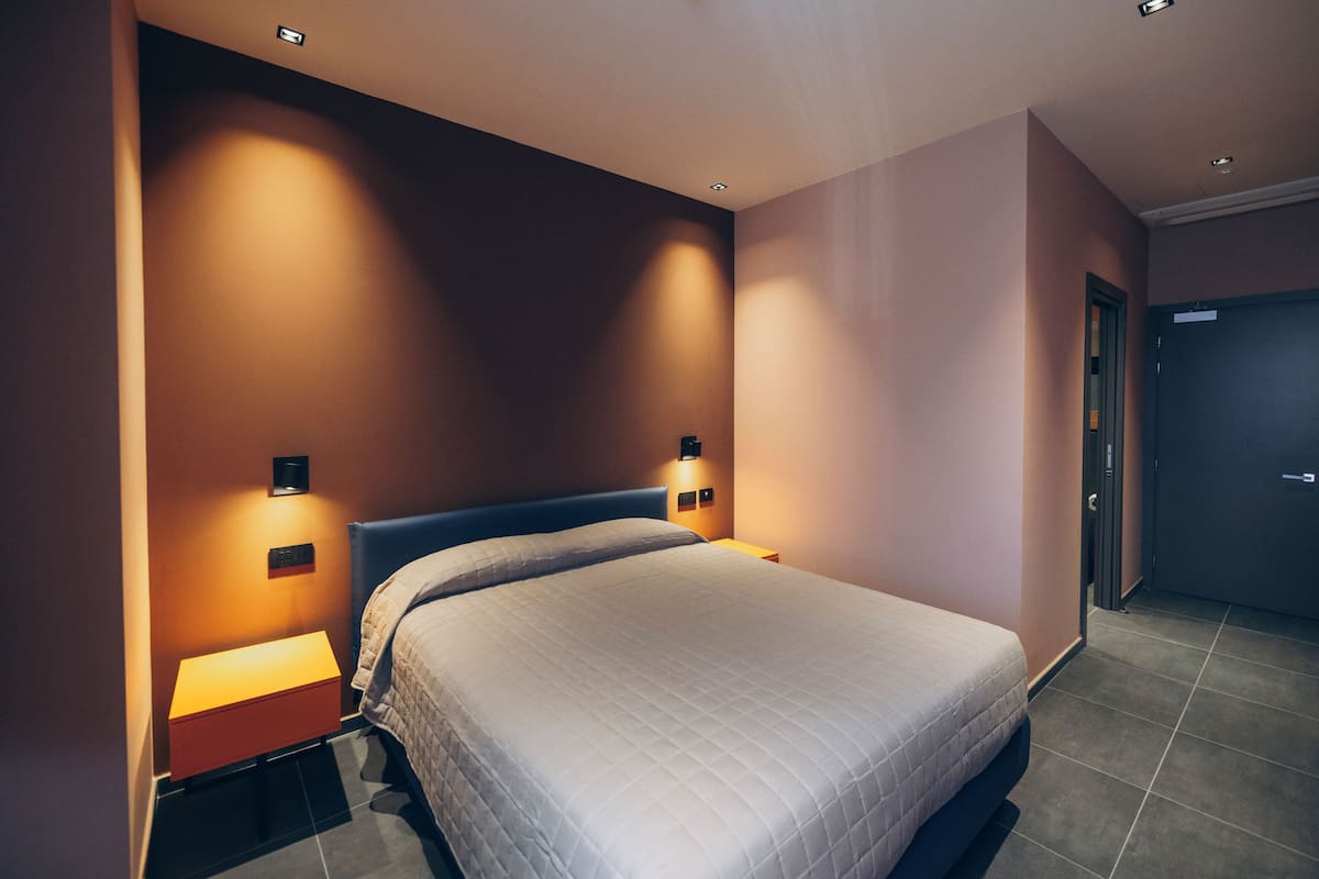 Klassieke kamer | Een minibar, een kluis op de kamer, een bureau, een laptopwerkplek