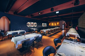 S'hi serveixen dinars, sopars i plats de cuina argentina 