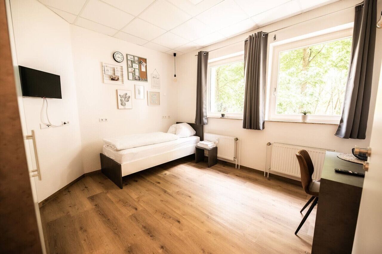 1 habitación, escritorio, tabla de planchar con plancha y wifi gratis 