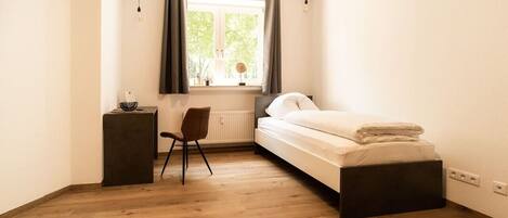 1 habitación, escritorio, tabla de planchar con plancha y wifi gratis