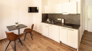 Kaffetrakter/tekoker, kjøleskap, mikrobølgeovn og ovn