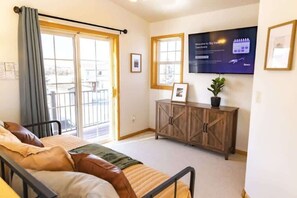 Una Smart TV, una oficina