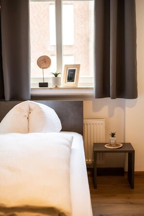 2 bedrooms, desk, iron/ironing board, free WiFi