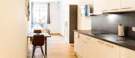 Refrigerador, microondas, horno, placa de cocina