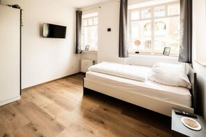 2 camere, una scrivania, ferro/asse da stiro, Wi-Fi gratuito