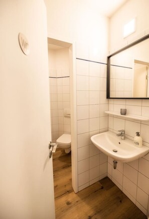 Secador de pelo, toallas