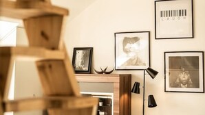 A spiral staircase with wooden steps leading to a ceiling with exposed beams. - Central studio - loft with WLAN & parking space (Nordhorn)