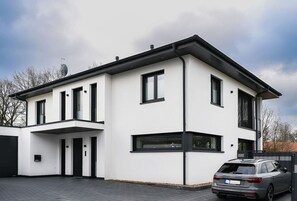 Exterior - Fantastic residence with balcony, parking & WLAN (Emsbüren)