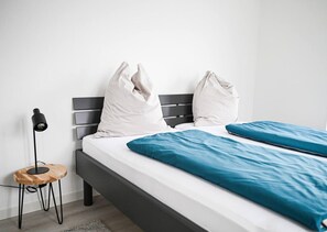 2 bedrooms, desk, iron/ironing board, free WiFi - Fantastic residence with balcony, parking & WLAN (Emsbüren)