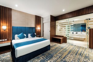 Family Suite, 2 Bedrooms, Non Smoking | Blackout drapes, iron/ironing board, free WiFi