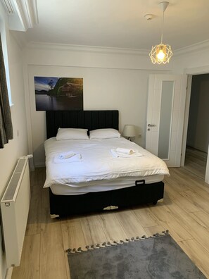 Deluxe-Villa, Bergblick | 5 Schlafzimmer, Schreibtisch, Verdunkelungsvorhänge