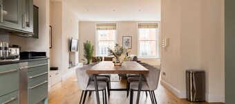 The Chelsea Nest - Stylish 2bdr With Balcony