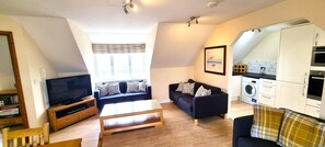 Smart TV, DVD player, livros