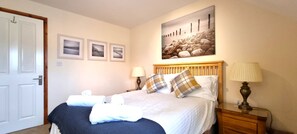 3 Schlafzimmer, Schreibtisch, Bügeleisen/Bügelbrett, WLAN