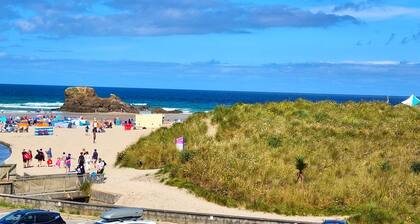 Penthouse apartment with sea views & direct access to the beach!