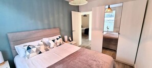 3 室のベッドルーム、アイロン / アイロン台、WiFi、ベッドシーツ