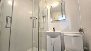 Ducha, secador de pelo, toallas