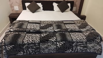 Superior-Doppelzimmer | Zimmersafe, Schreibtisch, laptopgeeigneter Arbeitsplatz