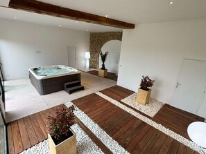 Interior - Villa Molinant, escape in Golden Stones (Bagnols)