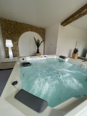 Interior - Villa Molinant, escape in Golden Stones (Bagnols)