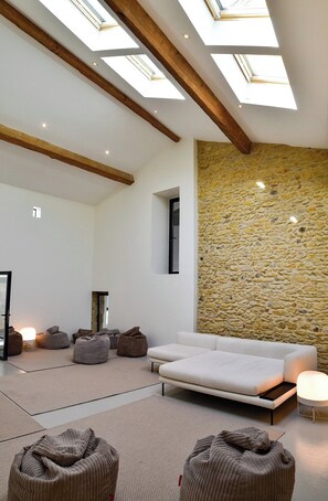 Interior - Villa Molinant, escape in Golden Stones (Bagnols)