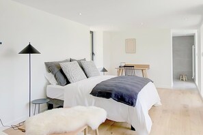 5 bedrooms, iron/ironing board, travel cot, WiFi