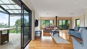 Smart TV, fireplace, ping pong