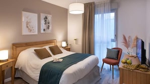 Travel cot, free WiFi, bed sheets
