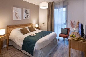 Berço de viagem, Wi-Fi de cortesia, roupa de cama