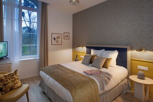Cuna de viaje, wifi gratis y ropa de cama 