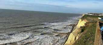 Ocean Side With Free Parking By My Getaways
