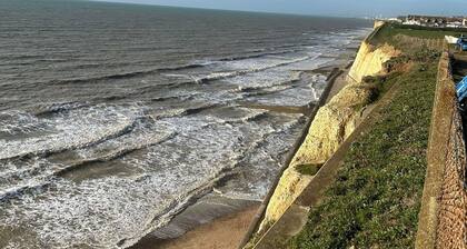 Ocean Side With Free Parking By My Getaways