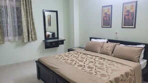 3 Schlafzimmer, Schreibtisch, Bügeleisen/Bügelbrett, WLAN